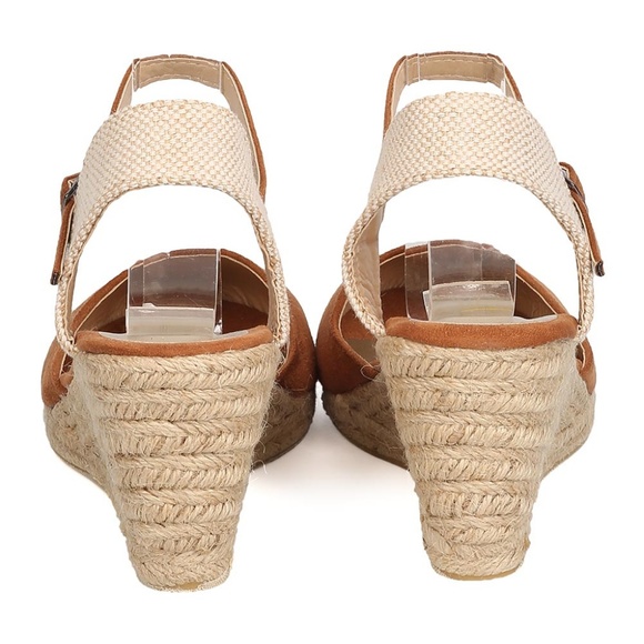Ladies ankle strap backless wedge shoes. Tan. NIB - Picture 3 of 4